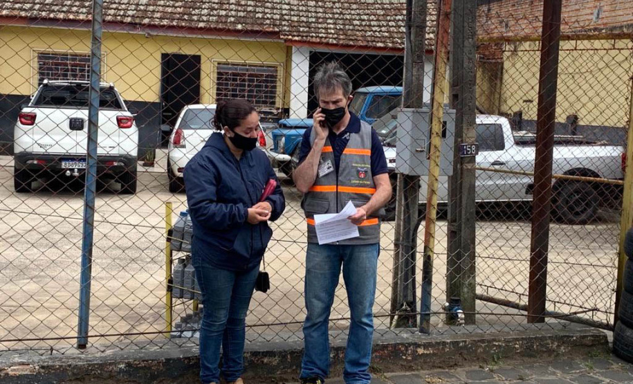 A Receita Estadual do Paraná promoveu nesta quinta-feira (28) a operação volante para fiscalizar o recolhimento do Imposto sobre Propriedade de Veículos Automotores (IPVA) em Ponta Grossa e região. A ação aconteceu na região central da cidade. - Curitiba, 28/10/2021 - Foto: SEFA