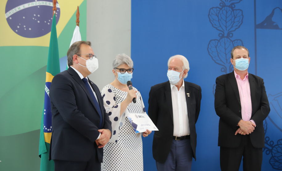 O vice governador Darci Piana e o o superintendente da Ciência, Tecnologia e Ensino Superior, Aldo Bona participam, nesta quinta-feira (28), da entrega do 34 Premio Paranaense de Ciencia e Tecnologia,  no Palacio Iguacu.   Curitiba, 28/10/2021 -  Foto: Geraldo Bubniak/AEN