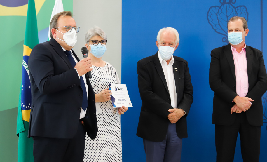 O vice governador Darci Piana e o o superintendente da Ciência, Tecnologia e Ensino Superior, Aldo Bona participam, nesta quinta-feira (28), da entrega do 34 Premio Paranaense de Ciencia e Tecnologia,  no Palacio Iguacu.   Curitiba, 28/10/2021 -  Foto: Geraldo Bubniak/AEN