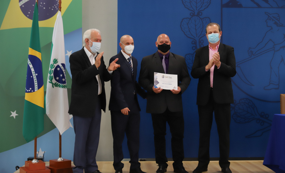 O vice governador Darci Piana e o o superintendente da Ciência, Tecnologia e Ensino Superior, Aldo Bona participam, nesta quinta-feira (28), da entrega do 34 Premio Paranaense de Ciencia e Tecnologia,  no Palacio Iguacu.   Curitiba, 28/10/2021 -  Foto: Geraldo Bubniak/AEN