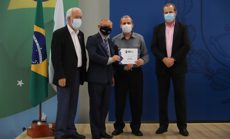 O vice governador Darci Piana e o o superintendente da Ciência, Tecnologia e Ensino Superior, Aldo Bona participam, nesta quinta-feira (28), da entrega do 34 Premio Paranaense de Ciencia e Tecnologia,  no Palacio Iguacu.   Curitiba, 28/10/2021 -  Foto: Geraldo Bubniak/AEN