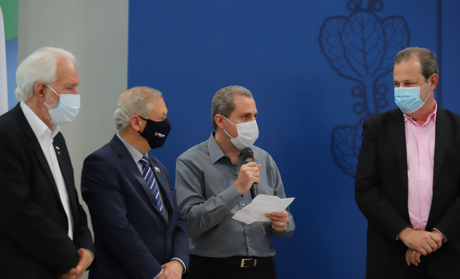 O vice governador Darci Piana e o o superintendente da Ciência, Tecnologia e Ensino Superior, Aldo Bona participam, nesta quinta-feira (28), da entrega do 34 Premio Paranaense de Ciencia e Tecnologia,  no Palacio Iguacu.   Curitiba, 28/10/2021 -  Foto: Geraldo Bubniak/AEN