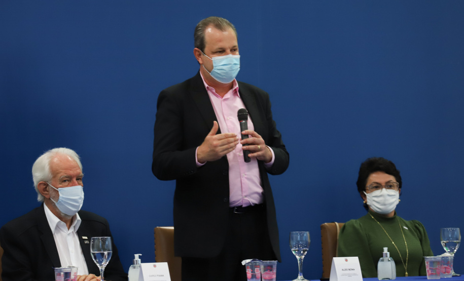 O vice governador Darci Piana e o o superintendente da Ciência, Tecnologia e Ensino Superior, Aldo Bona participam, nesta quinta-feira (28), da entrega do 34 Premio Paranaense de Ciencia e Tecnologia,  no Palacio Iguacu.   Curitiba, 28/10/2021 -  Foto: Geraldo Bubniak/AEN