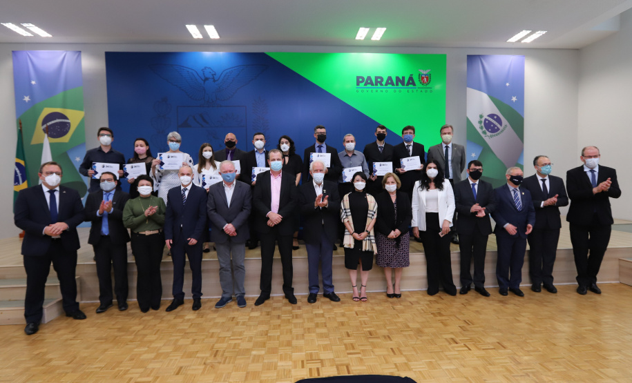 O vice governador Darci Piana e o o superintendente da Ciência, Tecnologia e Ensino Superior, Aldo Bona participam, nesta quinta-feira (28), da entrega do 34 Premio Paranaense de Ciencia e Tecnologia,  no Palacio Iguacu.   Curitiba, 28/10/2021 -  Foto: Geraldo Bubniak/AEN