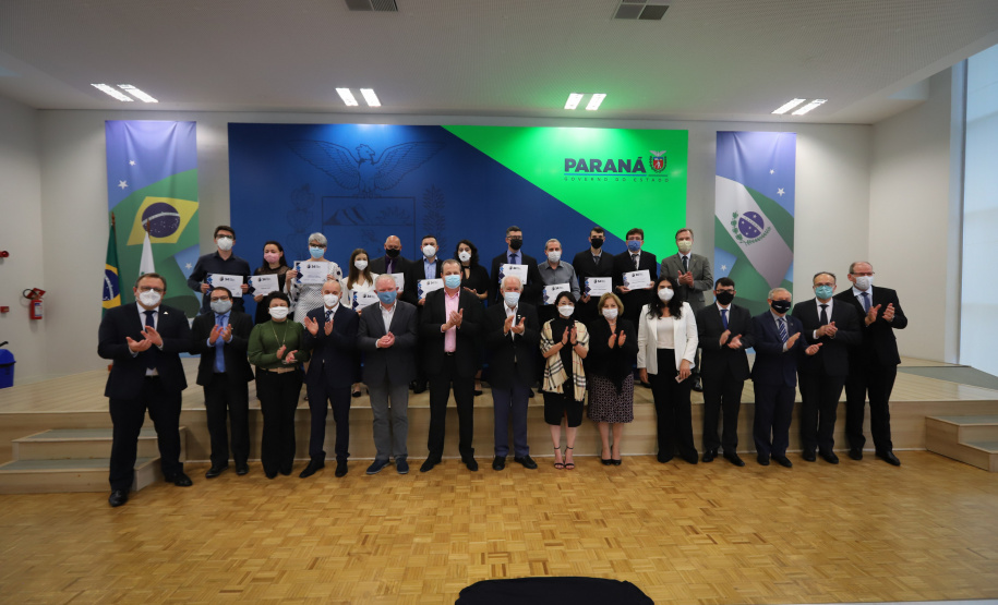 O vice governador Darci Piana e o o superintendente da Ciência, Tecnologia e Ensino Superior, Aldo Bona participam, nesta quinta-feira (28), da entrega do 34 Premio Paranaense de Ciencia e Tecnologia,  no Palacio Iguacu.   Curitiba, 28/10/2021 -  Foto: Geraldo Bubniak/AEN