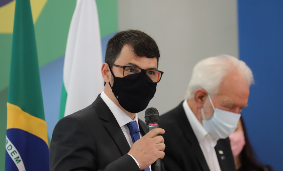 O vice governador Darci Piana e o o superintendente da Ciência, Tecnologia e Ensino Superior, Aldo Bona participam, nesta quinta-feira (28), da entrega do 34 Premio Paranaense de Ciencia e Tecnologia,  no Palacio Iguacu.   Curitiba, 28/10/2021 -  Foto: Geraldo Bubniak/AEN