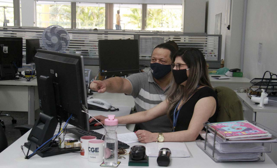 A Controladoria-Geral do Estado (CGE) completa oito anos de sua criação, neste sábado (30),
com estrutura consolidada para o combate à corrupção e para o assessoramento a uma gestão
ética e íntegra. O órgão começou com quase 40 pessoas e, a partir desta gestão passou a ser
fortalecido. Atualmente conta com 98 servidores, concursados ou comissionados, que passam
por capacitação constante para desempenharem suas funções. Foto: Gabrielly Pontes/CGE