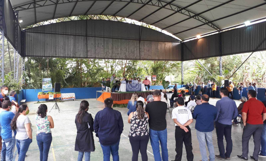 A Cooperativa Copasol Cachoeira, de Antonina, e a Associação de Produtores Rurais de Antonina (Aspran), no Litoral, receberam nesta quinta-feira (28) equipamentos agrícolas adquiridos com recursos do programa Coopera Paraná. A entrega foi feita em solenidade no ginásio de esportes da Escola Rural Municipal Professora Olimpia Breyer, em Cachoeira de Cima.  - Antonina, 29/10/2021 - Foto: SEAB