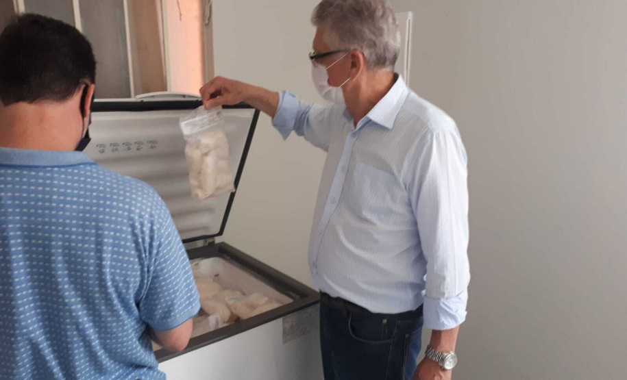 A Cooperativa Copasol Cachoeira, de Antonina, e a Associação de Produtores Rurais de Antonina (Aspran), no Litoral, receberam nesta quinta-feira (28) equipamentos agrícolas adquiridos com recursos do programa Coopera Paraná. A entrega foi feita em solenidade no ginásio de esportes da Escola Rural Municipal Professora Olimpia Breyer, em Cachoeira de Cima.  - Antonina, 29/10/2021 - Foto: SEAB