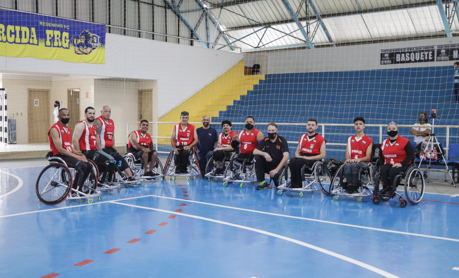 160 cadeiras de rodas foram entregues por meio do Plano 
Paraná Mais Cidades para a prática do paradesporto no Paraná
Foto: Thiago Chas/Paraná Esporte