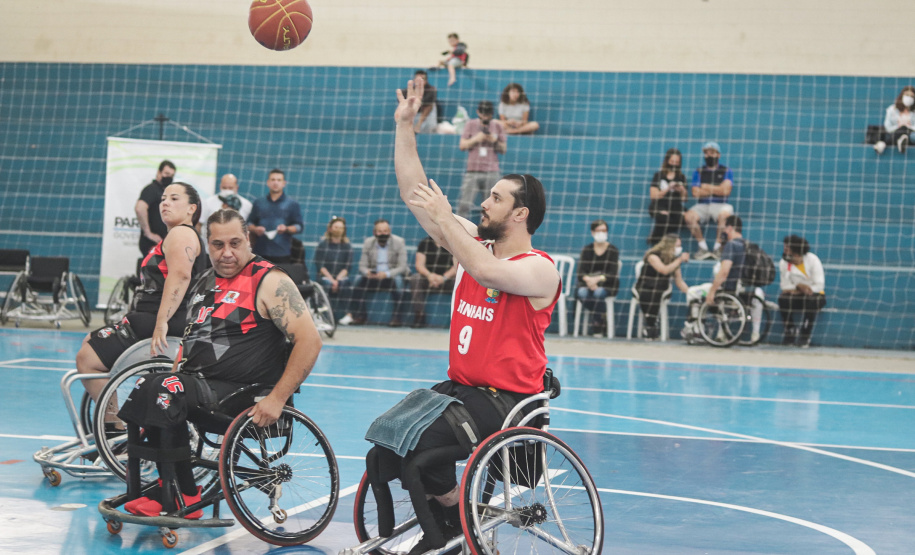 160 cadeiras de rodas foram entregues por meio do Plano 
Paraná Mais Cidades para a prática do paradesporto no Paraná
Foto: Thiago Chas/Paraná Esporte
