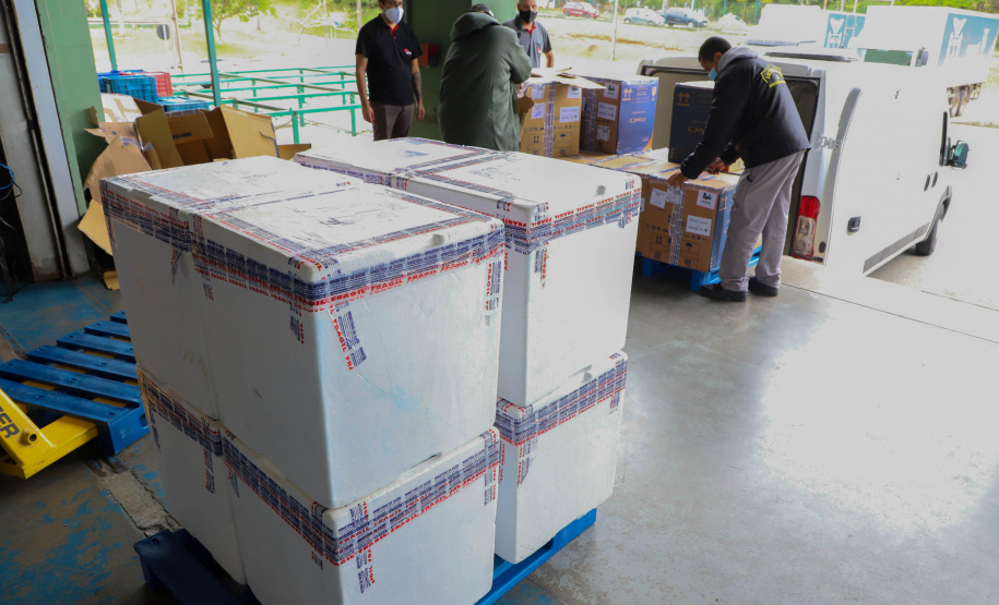 Vacinas Mais 193 mil vacinas da Pfizer chegaram ao Paraná nesta sexta-feira Foto: Ari Dias/AEN