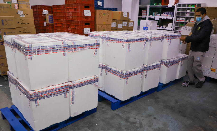 Vacinas Mais 193 mil vacinas da Pfizer chegaram ao Paraná nesta sexta-feira Foto: Ari Dias/AEN