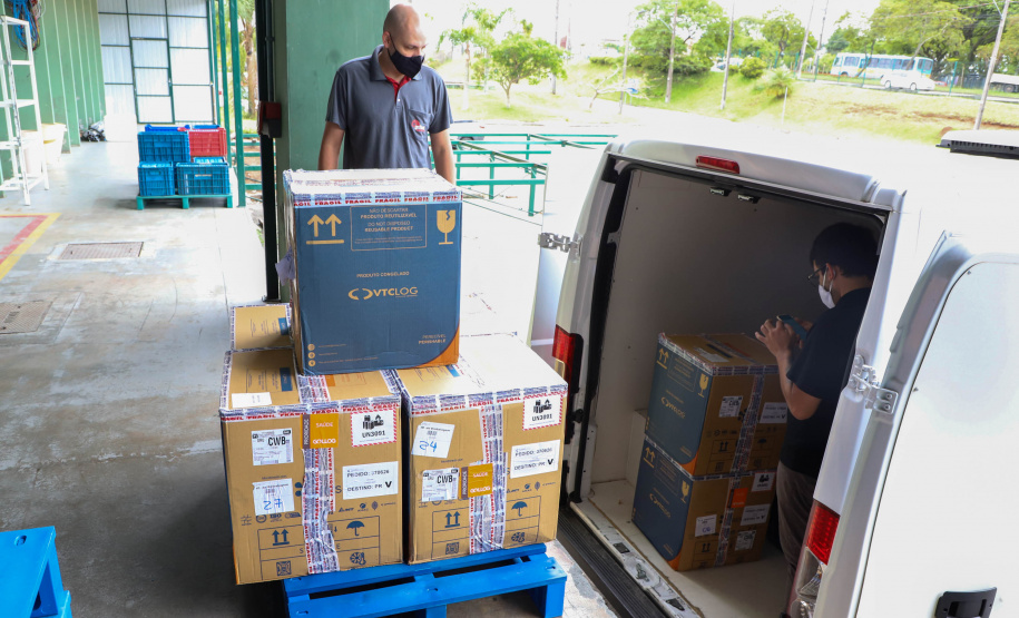 Vacinas Mais 193 mil vacinas da Pfizer chegaram ao Paraná nesta sexta-feira Foto: Ari Dias/AEN