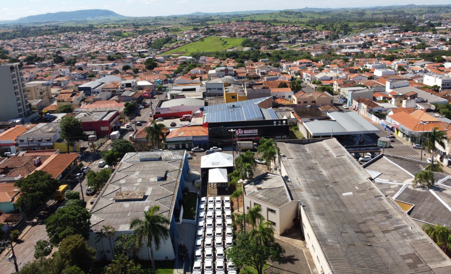 O governador Carlos Massa Ratinho Junior entregou nesta sexta-feira (29) mais 52 automóveis para reforço da frota da saúde em 22 municípios da 19ª Regional de Jacarezinho, no Norte Pioneiro. Os carros serão utilizados para atendimento domiciliar dentro da Estratégia da Saúde da Família (ESF). Foto: Jonathan Campos/AEN