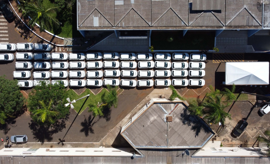 O governador Carlos Massa Ratinho Junior entregou nesta sexta-feira (29) mais 52 automóveis para reforço da frota da saúde em 22 municípios da 19ª Regional de Jacarezinho, no Norte Pioneiro. Os carros serão utilizados para atendimento domiciliar dentro da Estratégia da Saúde da Família (ESF). Foto: Jonathan Campos/AEN