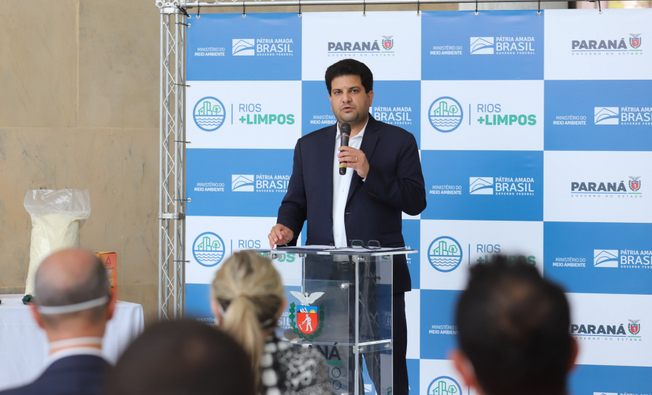 Solenidade de entrega de materiais para atendimento de emergencias para a Defesa Civil, na nesta sexta-feira (29), no Palacio Iguaçu em Curitiba.  Foto: Geraldo Bubniak/AEN