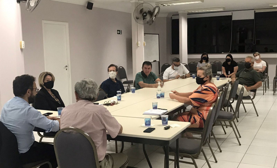 APUCARANA - O diretor-presidente da Fomento Paraná, Heraldo Neves, e os assessores Jonny Stica e Emilia Belinati, em reuniões com prefeitos dessas 7 cidades durante rodada de prospecção de parcerias pelo norte do estado. - Curitiba, 29/10/2021 - Foto: Fomento Paraná