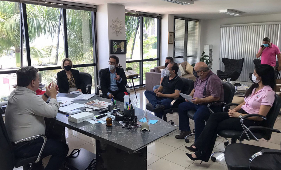 ARAPONGAS - O diretor-presidente da Fomento Paraná, Heraldo Neves, e os assessores Jonny Stica e Emilia Belinati, em reuniões com prefeitos dessas 7 cidades durante rodada de prospecção de parcerias pelo norte do estado. - Curitiba, 29/10/2021 - Foto: Fomento Paraná