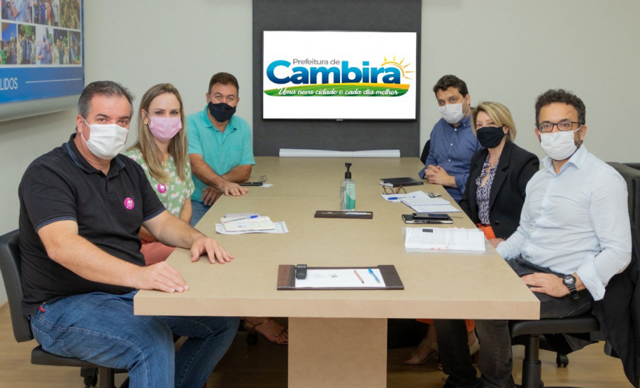 CAMBIRA - O diretor-presidente da Fomento Paraná, Heraldo Neves, e os assessores Jonny Stica e Emilia Belinati, em reuniões com prefeitos dessas 7 cidades durante rodada de prospecção de parcerias pelo norte do estado. - Curitiba, 29/10/2021 - Foto: Fomento Paraná