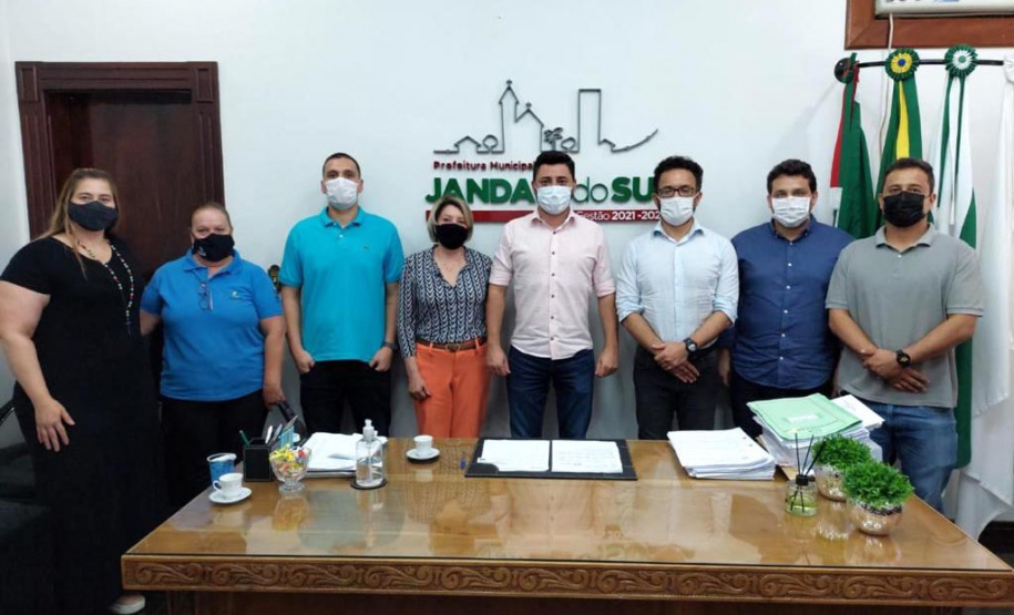 JANDAIA - O diretor-presidente da Fomento Paraná, Heraldo Neves, e os assessores Jonny Stica e Emilia Belinati, em reuniões com prefeitos dessas 7 cidades durante rodada de prospecção de parcerias pelo norte do estado. - Curitiba, 29/10/2021 - Foto: Fomento Paraná