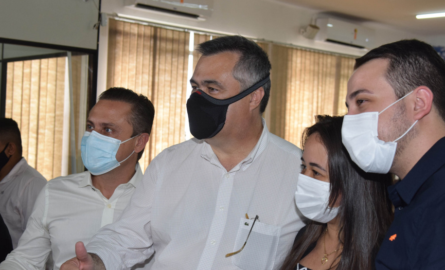 O Governo do Estado vai reforçar investimentos da área da saúde em municípios do Norte Pioneiro. O secretário estadual da Saúde, Beto Preto, esteve em Jacarezinho, Santo Antônio da Platina, Carlópolis e Ribeirão Claro nesta sexta-feira (29) e destacou recursos já liberados e ações previstas para a região. - Curitiba, 29/10/2021 - Foto: Américo Antonio/SESA