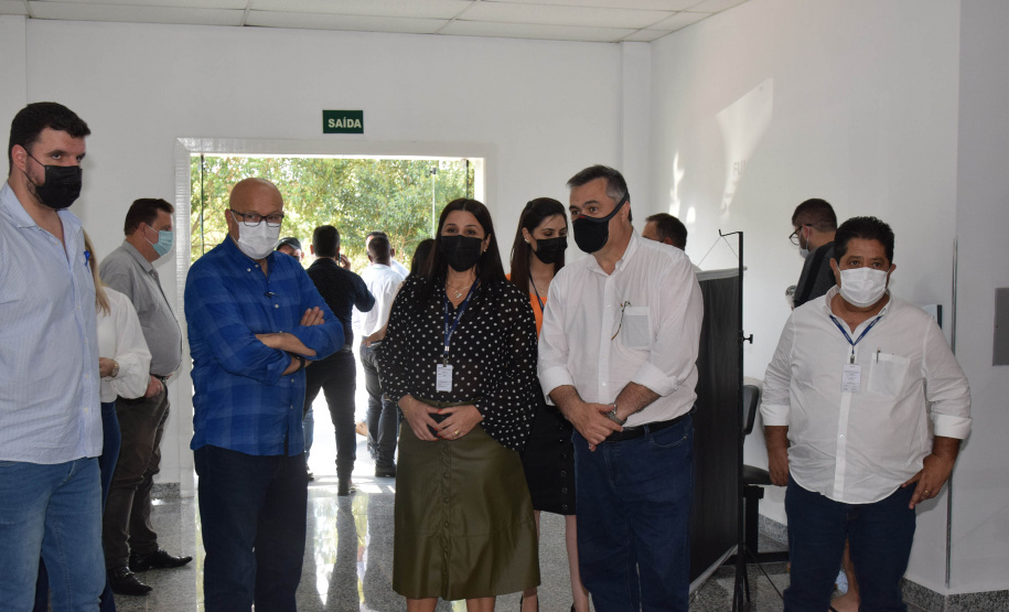 O Governo do Estado vai reforçar investimentos da área da saúde em municípios do Norte Pioneiro. O secretário estadual da Saúde, Beto Preto, esteve em Jacarezinho, Santo Antônio da Platina, Carlópolis e Ribeirão Claro nesta sexta-feira (29) e destacou recursos já liberados e ações previstas para a região. - Curitiba, 29/10/2021 - Foto: Américo Antonio/SESA