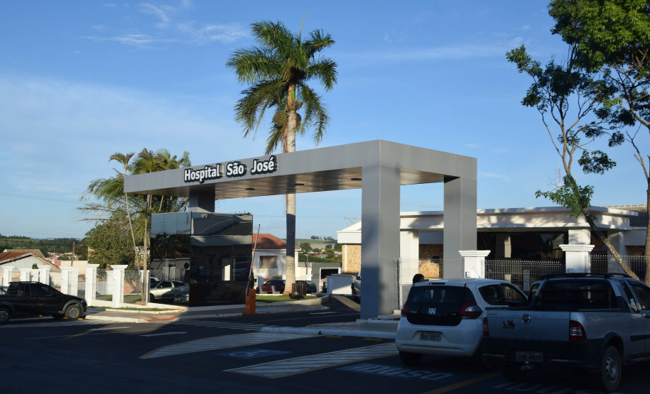 O Governo do Estado vai reforçar investimentos da área da saúde em municípios do Norte Pioneiro. O secretário estadual da Saúde, Beto Preto, esteve em Jacarezinho, Santo Antônio da Platina, Carlópolis e Ribeirão Claro nesta sexta-feira (29) e destacou recursos já liberados e ações previstas para a região. - Curitiba, 29/10/2021 - Foto: Américo Antonio/SESA