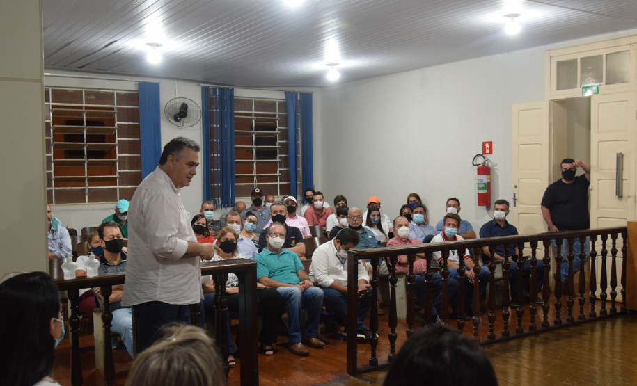 O Governo do Estado vai reforçar investimentos da área da saúde em municípios do Norte Pioneiro. O secretário estadual da Saúde, Beto Preto, esteve em Jacarezinho, Santo Antônio da Platina, Carlópolis e Ribeirão Claro nesta sexta-feira (29) e destacou recursos já liberados e ações previstas para a região. - Curitiba, 29/10/2021 - Foto: Américo Antonio/SESA