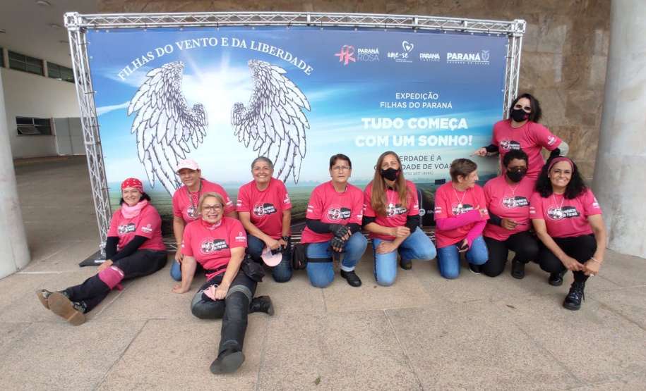 Expedição Filhas do Paraná volta a Curitiba após 2.800 km divulgando o Outubro Rosa

. Foto: Alessandro Vieira/SEDEST