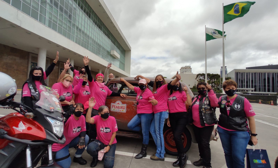 Expedição Filhas do Paraná volta a Curitiba após 2.800 km divulgando o Outubro Rosa

. Foto: Alessandro Vieira/SEDEST