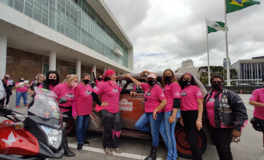 Expedição Filhas do Paraná volta a Curitiba após 2.800 km divulgando o Outubro Rosa

. Foto: Alessandro Vieira/SEDEST