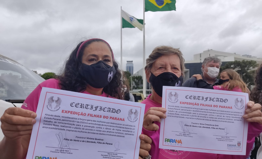Expedição Filhas do Paraná volta a Curitiba após 2.800 km divulgando o Outubro Rosa

. Foto: Alessandro Vieira/SEDEST