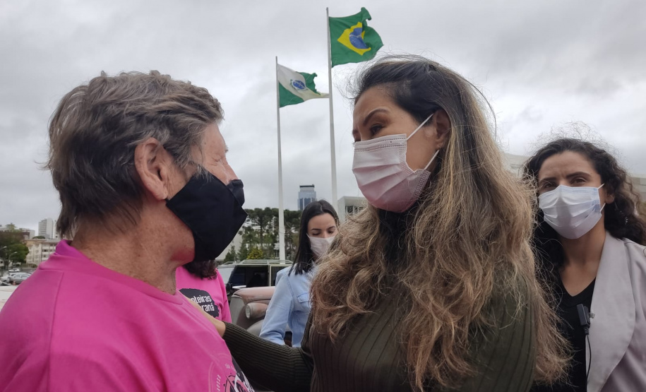 Expedição Filhas do Paraná volta a Curitiba após 2.800 km divulgando o Outubro Rosa

. Foto: Alessandro Vieira/SEDEST