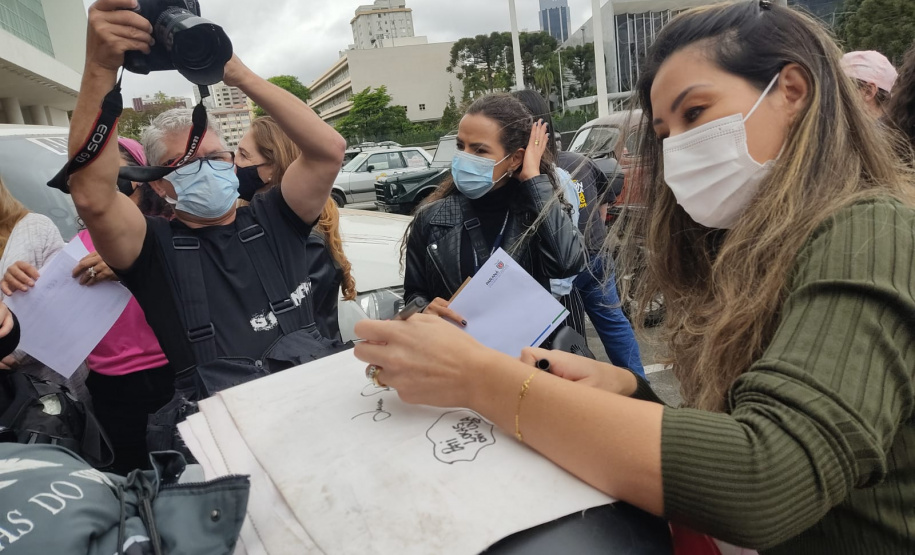 Expedição Filhas do Paraná volta a Curitiba após 2.800 km divulgando o Outubro Rosa

. Foto: Alessandro Vieira/SEDEST