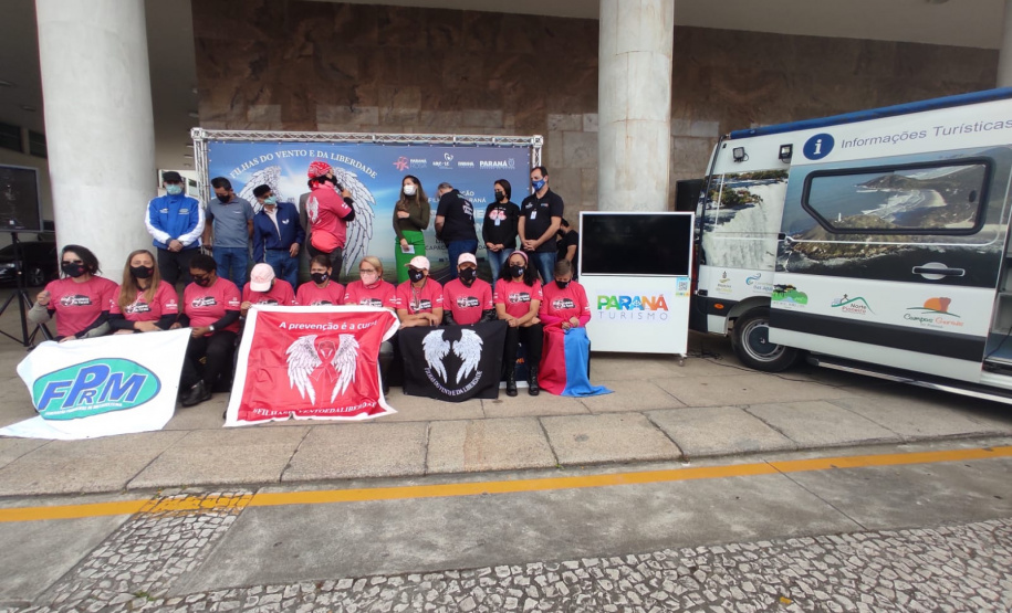 Expedição Filhas do Paraná volta a Curitiba após 2.800 km divulgando o Outubro Rosa

. Foto: Alessandro Vieira/SEDEST