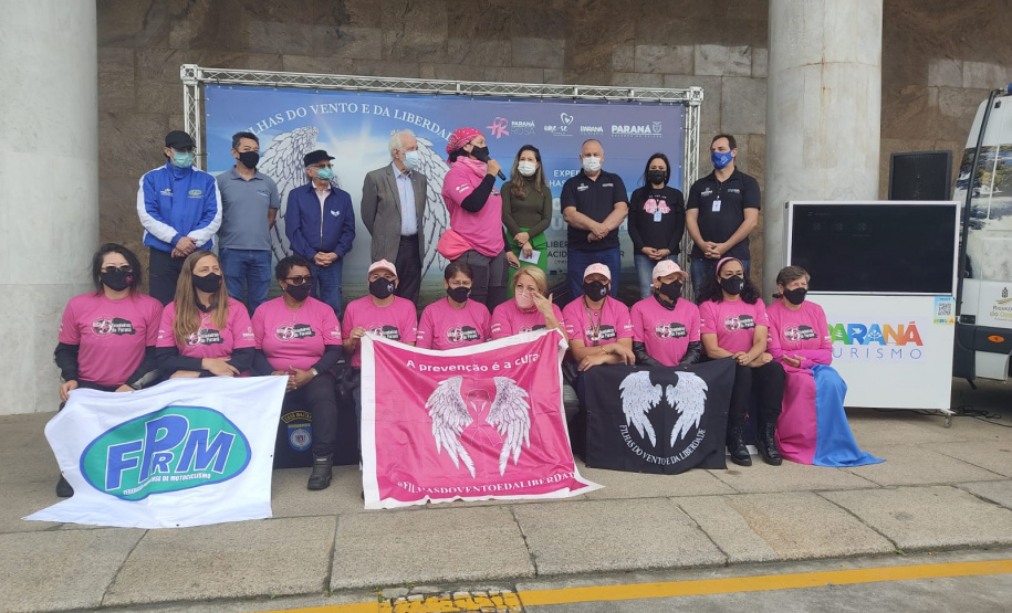 Expedição Filhas do Paraná volta a Curitiba após 2.800 km divulgando o Outubro Rosa

. Foto: Alessandro Vieira/SEDEST