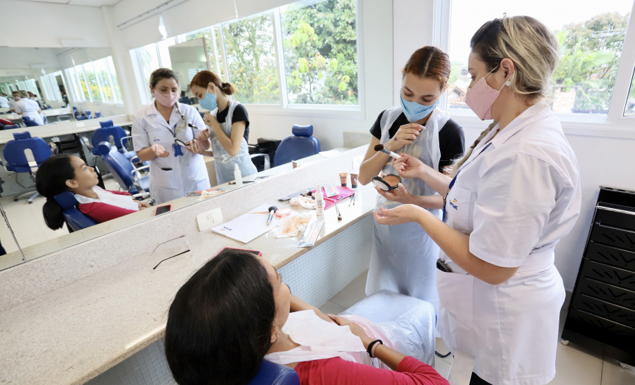 Curso de maquiagem parceria Portos do Paraná/Senac - Fotos Claudio Neves - Paranaguá, 01/11/2021 - Foto: Claudio Neves/Portos do Paraná