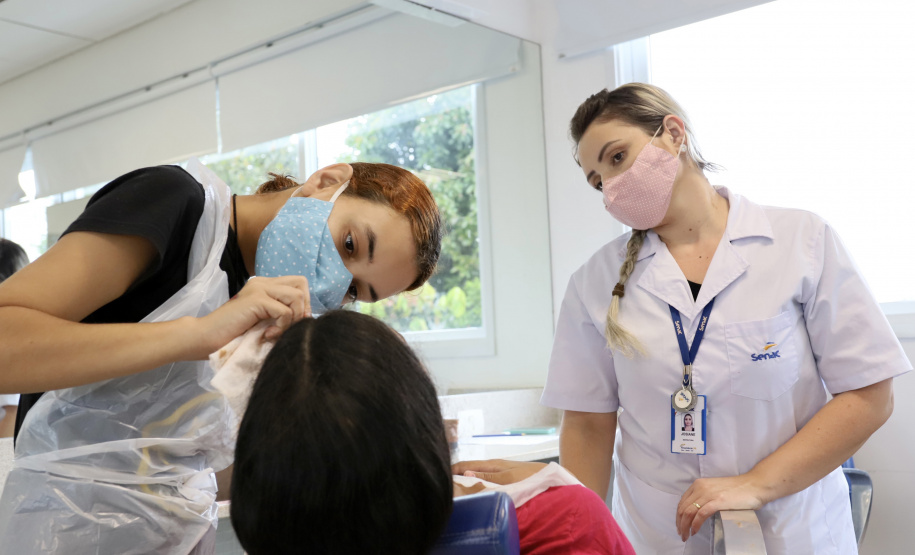 Curso de maquiagem parceria Portos do Paraná/Senac - Fotos Claudio Neves - Paranaguá, 01/11/2021 - Foto: Claudio Neves/Portos do Paraná