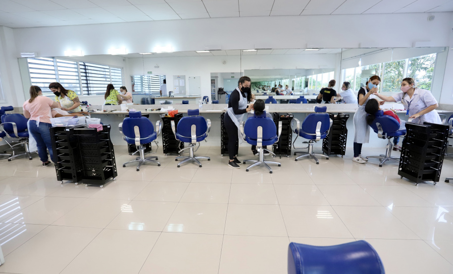 Curso de maquiagem parceria Portos do Paraná/Senac - Fotos Claudio Neves - Paranaguá, 01/11/2021 - Foto: Claudio Neves/Portos do Paraná