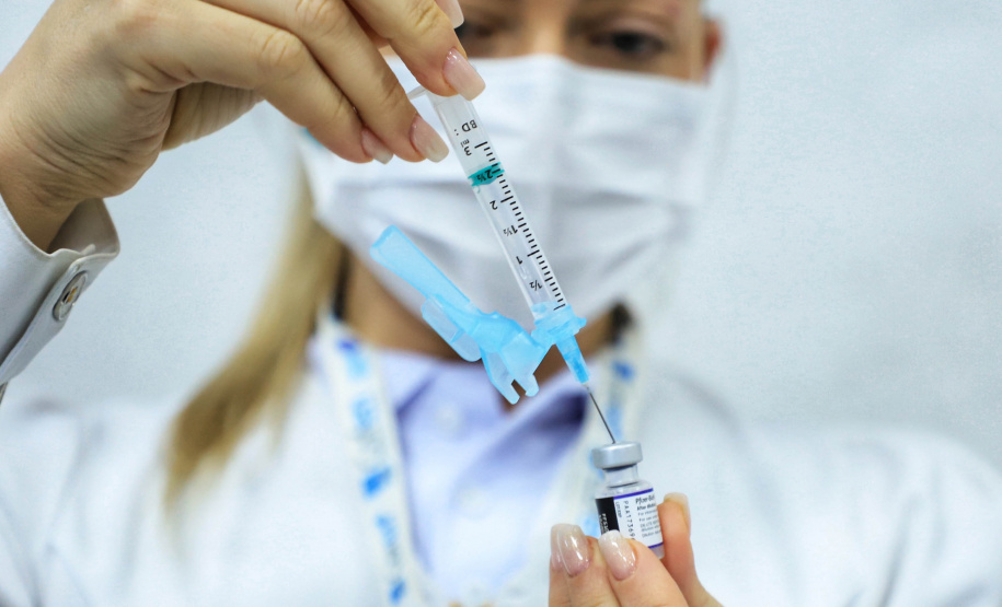 Paraná é o estado com mais pessoas imunizadas contra Covid-19 - Curitiba, 02/11/2021 - Foto: José Fernando Ogura/AEN