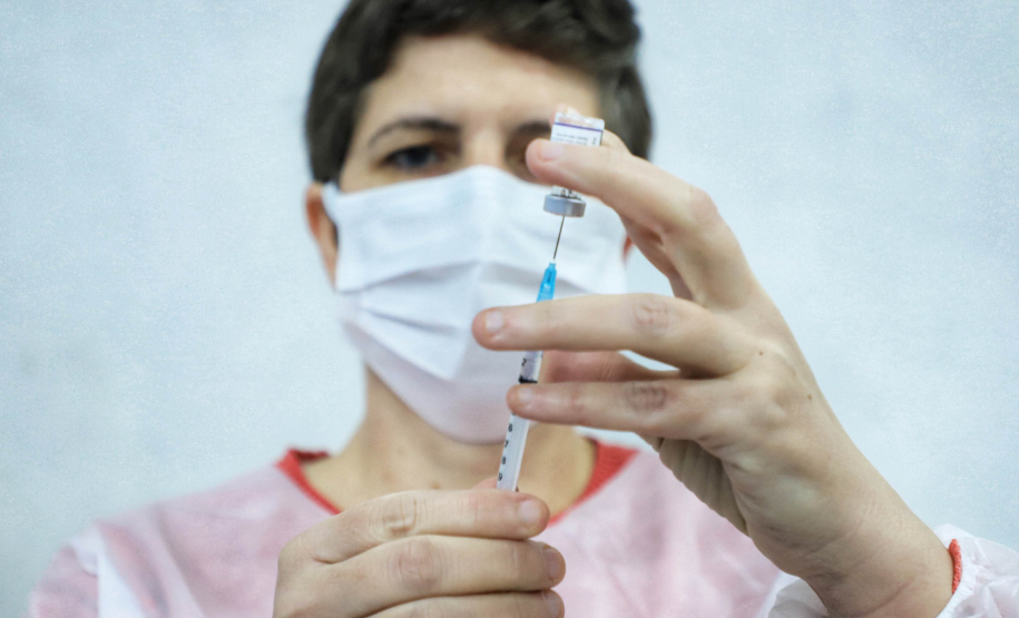 Paraná é o estado com mais pessoas imunizadas contra Covid-19 - Curitiba, 02/11/2021 - Foto: José Fernando Ogura/AEN