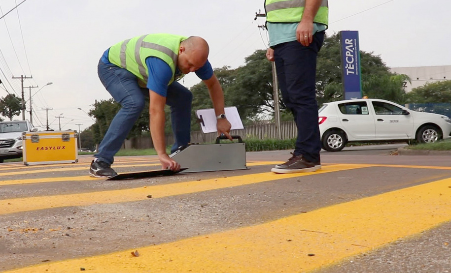 O Instituto de Tecnologia do Paraná (Tecpar) apoia prefeituras e órgãos públicos de todo o país na elaboração de editais de licitação, por meio de consultoria técnica e assessoria. É um serviço que orienta gestores e servidores públicos sobre como definir critérios mínimos de qualidade para a aquisição de produtos utilizados, por exemplo, em obras de saneamento ou na sinalização de trânsito.  - Curitiba, 03/11/2021 - Foto: Assessoria Tecpar