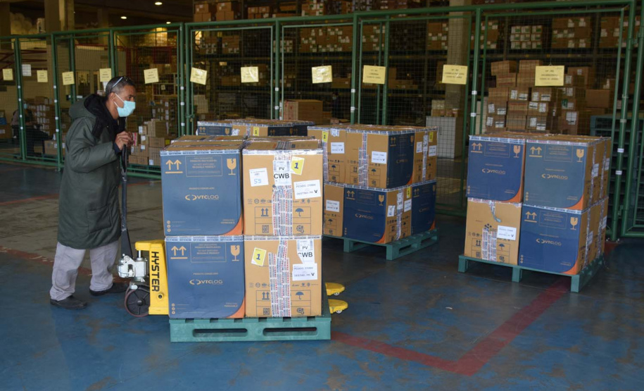 Estado recebe novas doses de vacinas contra a Covid-19 para adolescentes . Foto: Américo Antonio/SESA