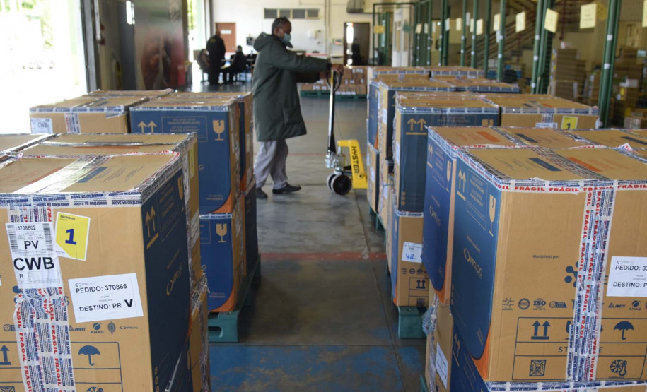 Estado recebe novas doses de vacinas contra a Covid-19 para adolescentes . Foto: Américo Antonio/SESA