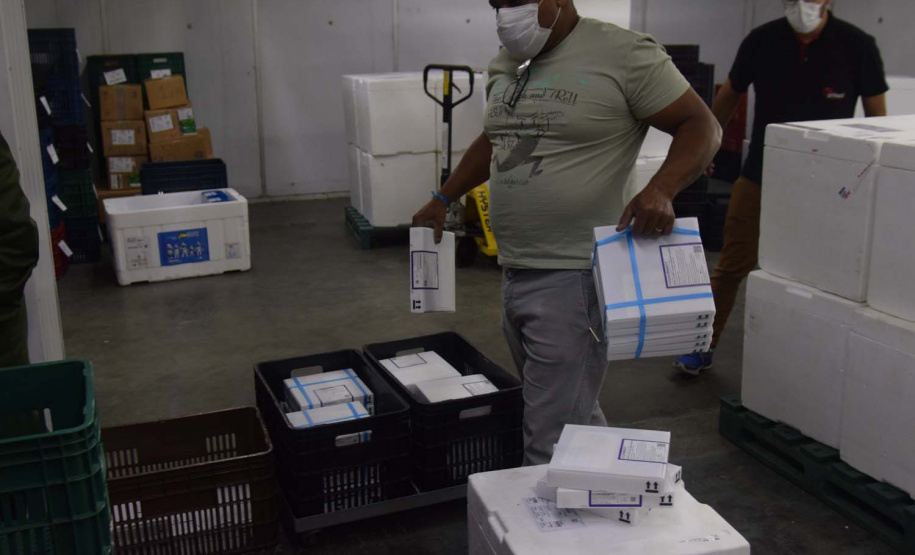 Estado recebe novas doses de vacinas contra a Covid-19 para adolescentes . Foto: Américo Antonio/SESA