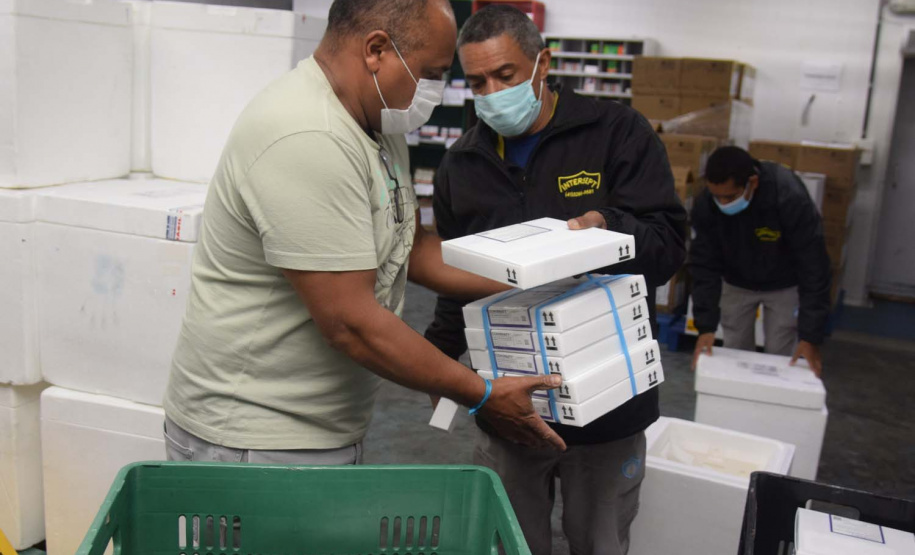 Estado recebe novas doses de vacinas contra a Covid-19 para adolescentes . Foto: Américo Antonio/SESA