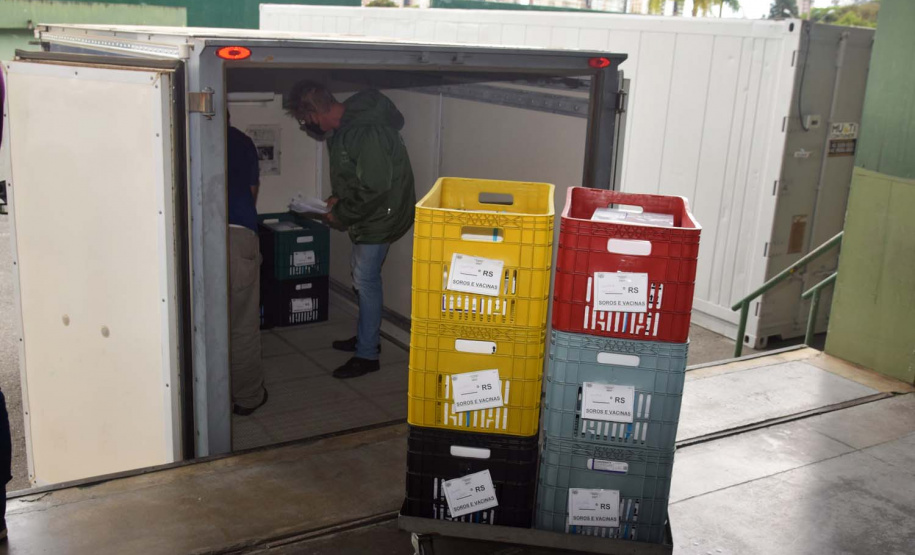 Saúde inicia nova distribuição de mais 671 mil doses aos municípios. Foto: Américo Antonio/SESA