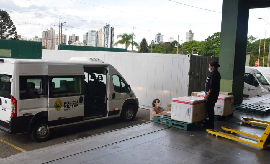 Saúde inicia nova distribuição de mais 671 mil doses aos municípios. Foto: Américo Antonio/SESA