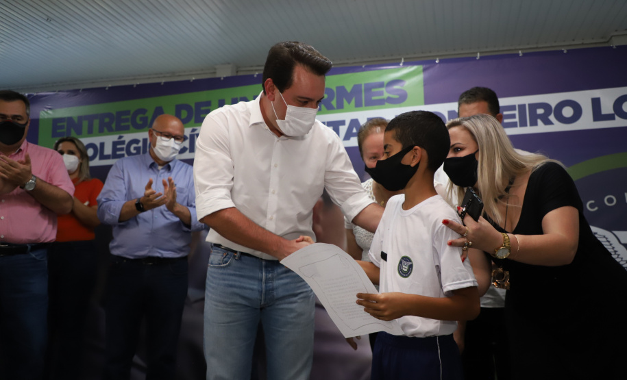 Com foco na melhoria da qualidade de vida da população, o governador Carlos Massa Ratinho Junior confirmou nesta quarta-feira (03), em Cornélio Procópio, investimentos nas áreas da saúde e educação para 21 municípios do Norte e Norte Pioneiro, que integram a 18ª Regional da Saúde.  Foto: Aristeu Dias/AEN